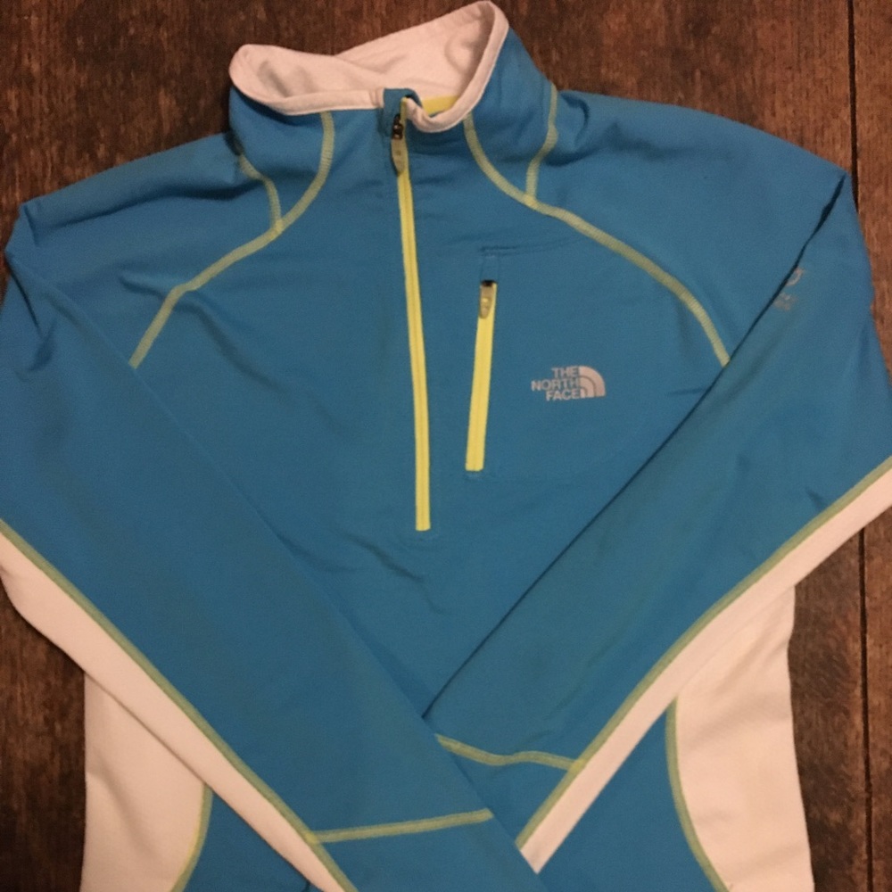 North face size medium, athletic long sleeve